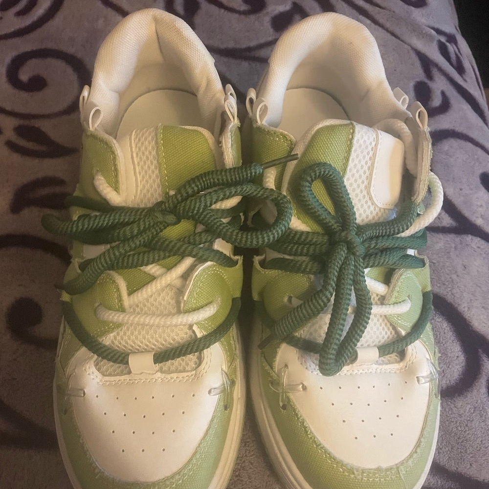 Safiya Sneakers